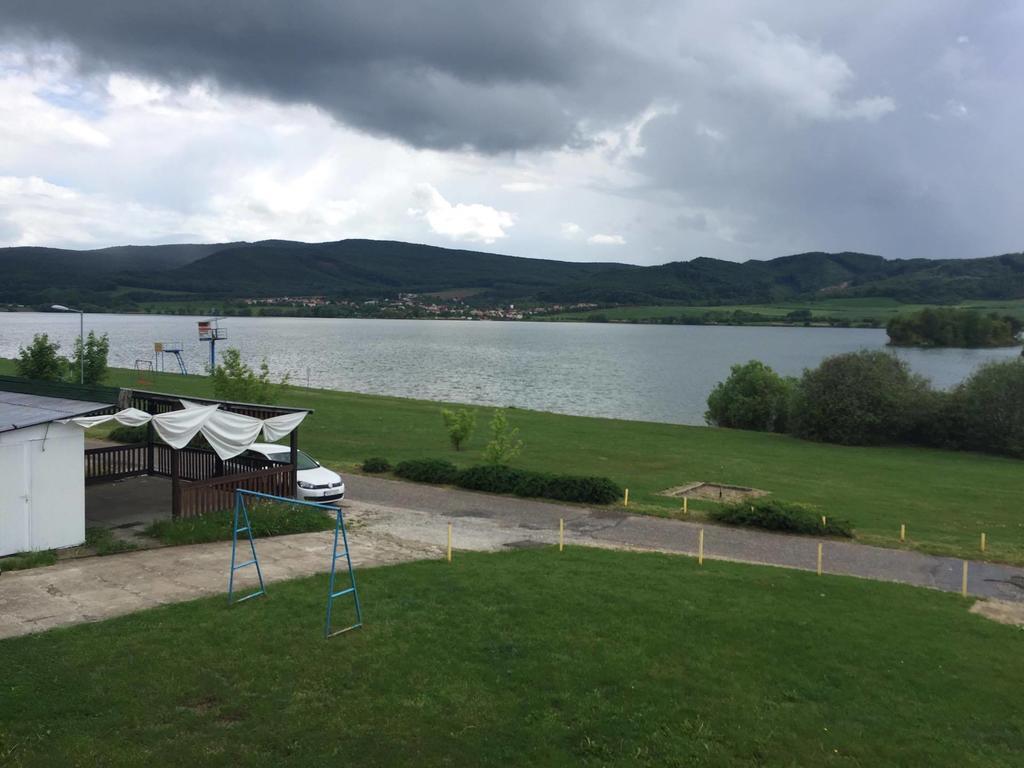 Turisticka Ubytovna Hotel Divin Bagian luar foto