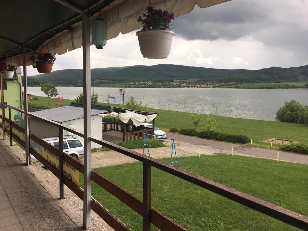 Turisticka Ubytovna Hotel Divin Bagian luar foto